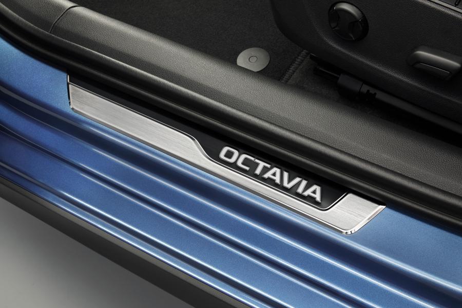 Детали интерьера Skoda Octavia Scout 2020 года  (WW) (фото 11 из 26)